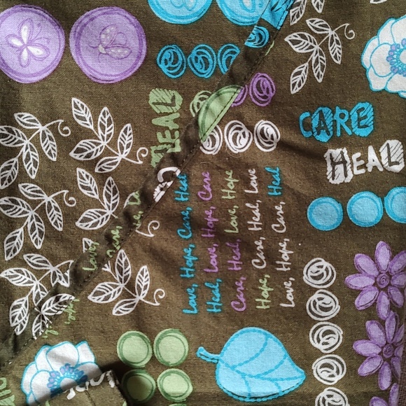 Sb Scrubs Floral Pattern with inspirational words top Size Small - Picture 2 of 3